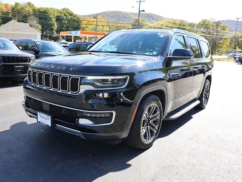 Used 2022 Jeep Wagoneer Series III w/ Flexible Seating Group image 3