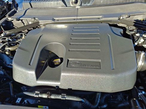 Used 2022 Land Rover Defender 90 X-Dynamic S image 30