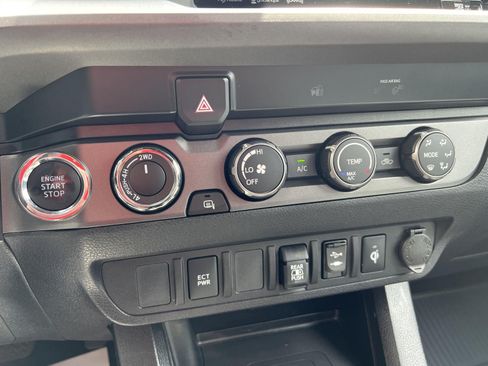 Used 2019 Toyota Tacoma TRD Sport AWD/4WD image 21