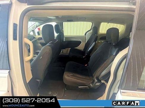 Used 2017 Chrysler Pacifica LX FWD image 11