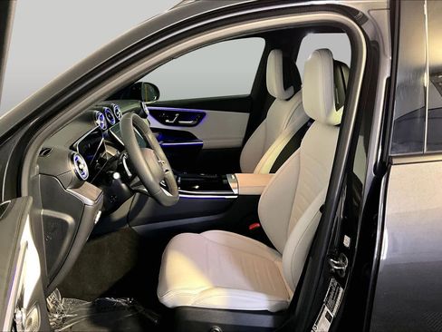 Used 2026 Mercedes-Benz GLC 300 4MATIC image 9