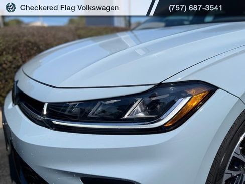 Used 2025 Volkswagen Jetta Sport image 11