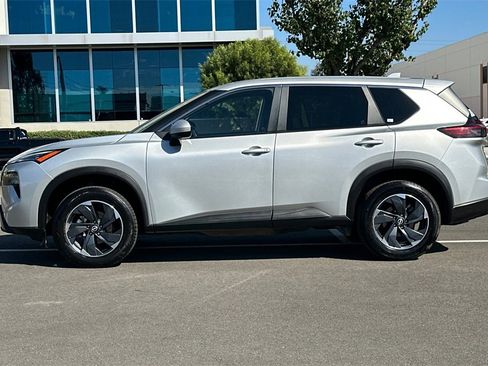 Used 2024 Nissan Rogue SV image 7