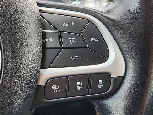 Used 2021 Jeep Compass Limited FWD image 17