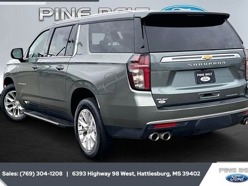 Used 2023 Chevrolet Suburban Premier image 2