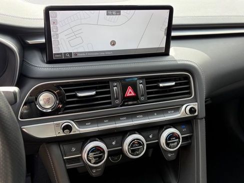 Used 2022 Genesis G70 2.0T image 17