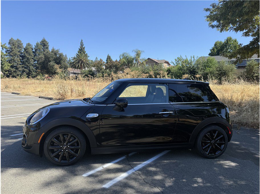 Used 2019 MINI Cooper S FWD image 2