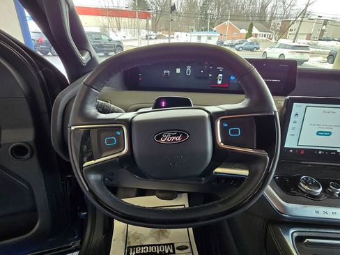 Used 2025 Ford Expedition Platinum w/ Stealth Performance Package image 16