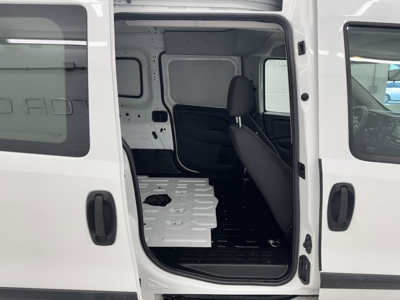 Used 2021 RAM ProMaster City Tradesman FWD image 17