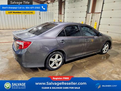 Used 2012 Toyota Camry SE w/ Leather Pkg FWD image 4