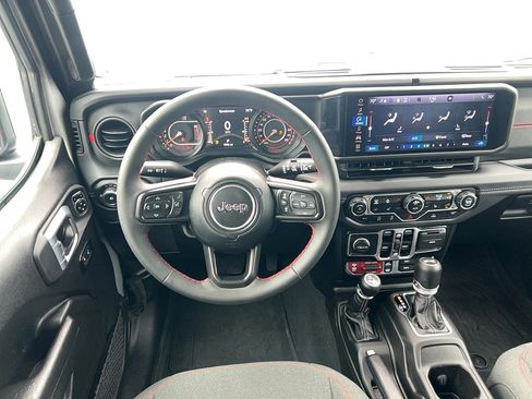 Used 2024 Jeep Wrangler Unlimited Rubicon w/ Convenience Group AWD/4WD image 15
