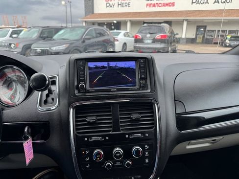 Used 2019 Dodge Grand Caravan SXT image 19