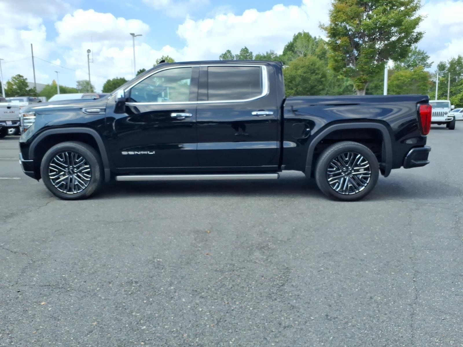 Used 2022 GMC Sierra 1500 Denali Ultimate AWD/4WD image 3