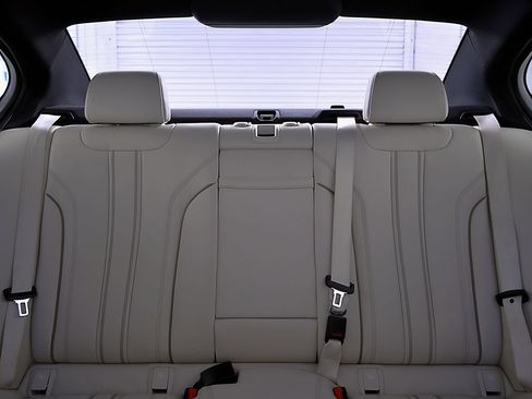 Used 2018 BMW 530i RWD image 19