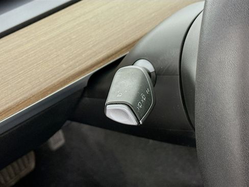 Used 2023 Tesla Model 3 Standard Range image 16