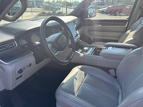 Used 2023 Jeep Wagoneer Series II w/ Convenience Group I AWD/4WD image 16