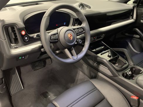 New 2026 Porsche Cayenne Coupe image 4