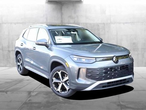 New 2025 Volkswagen Tiguan SE image 2