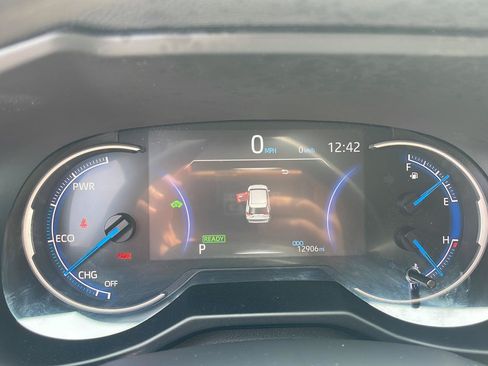 Used 2025 Toyota RAV4 LE AWD/4WD image 19
