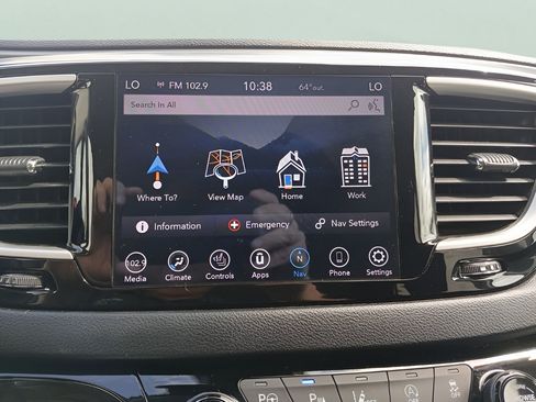 Used 2020 Chrysler Pacifica Touring w/ Advanced Safetytec Group FWD image 18
