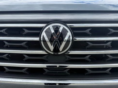 Used 2024 Volkswagen Atlas SE w/ Panoramic Sunroof Package AWD/4WD image 19