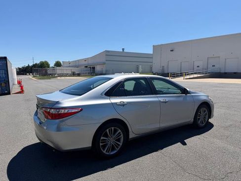 Used 2016 Toyota Camry SE FWD image 3