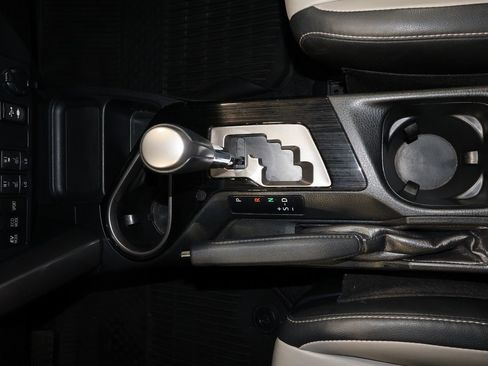 Used 2017 Toyota RAV4 Limited image 9