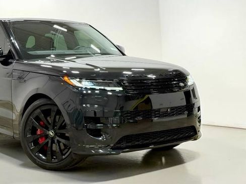 Used 2025 Land Rover Range Rover Sport Dynamic SE AWD/4WD image 6