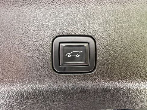 Used 2021 GMC Yukon Denali w/ Denali Premium Package AWD/4WD image 26