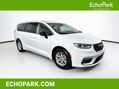 Used 2024 Chrysler Pacifica Touring-L FWD image 1
