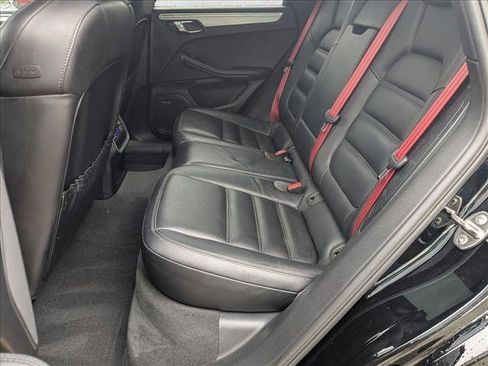 Used 2016 Porsche Macan Turbo image 18