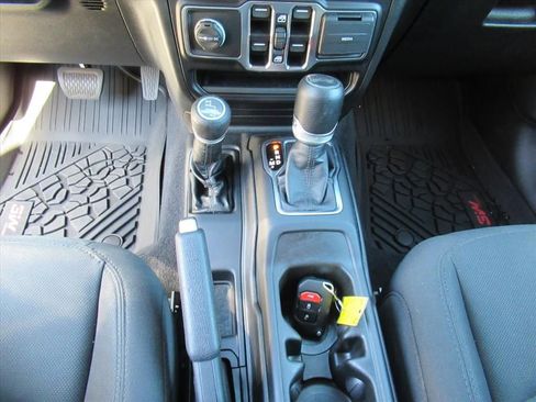 Used 2022 Jeep Wrangler Unlimited Sport image 21