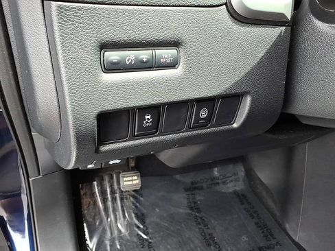 Used 2023 Nissan Murano S AWD/4WD image 13