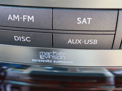 Used 2011 Lexus LX 570 4WD image 28