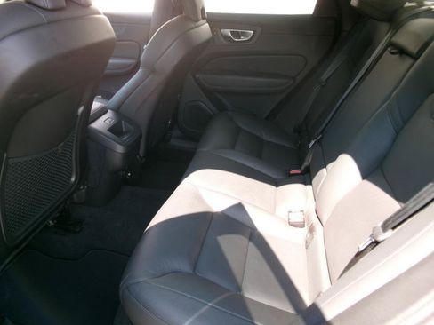 Used 2025 Volvo XC60 B5 Plus AWD/4WD image 9