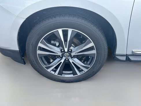 Used 2020 Nissan Pathfinder Platinum AWD/4WD image 34