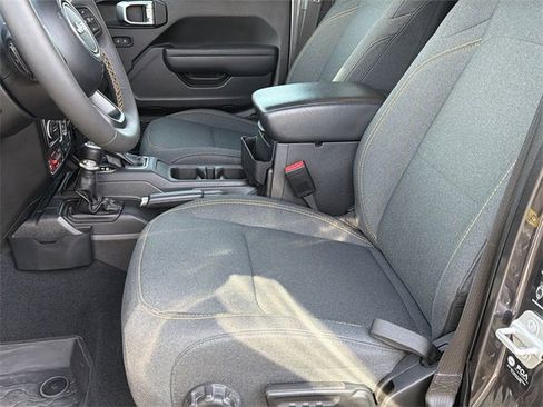 Used 2024 Jeep Gladiator Sport image 24