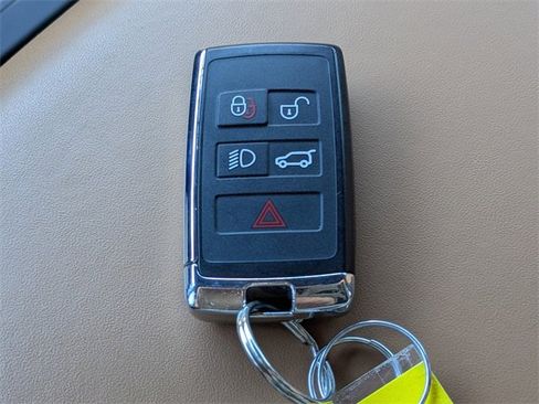 Used 2024 Land Rover Defender 110 X-Dynamic SE image 32