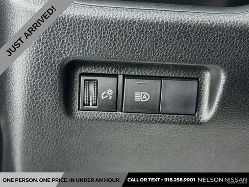 Used 2020 Toyota RAV4 XLE FWD image 10