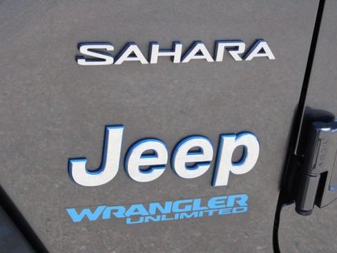 Used 2021 Jeep Wrangler Unlimited Sahara w/ Cold Weather Group AWD/4WD image 10