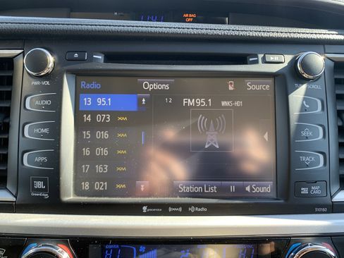 Used 2016 Toyota Highlander Limited image 23