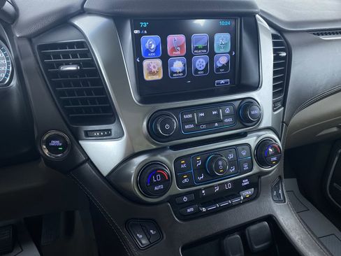 Used 2019 Chevrolet Suburban LT w/ LT Signature Package AWD/4WD image 5