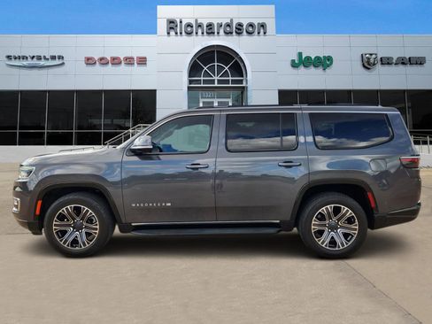 Used 2022 Jeep Wagoneer Series III w/ Flexible Seating Group AWD/4WD image 3