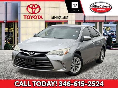 Used 2016 Toyota Camry LE image 1