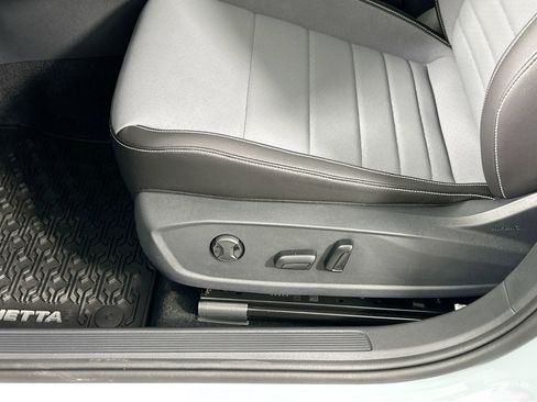 New 2025 Volkswagen Jetta SE image 15