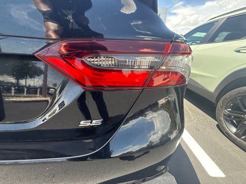 Used 2023 Toyota Camry SE FWD image 11