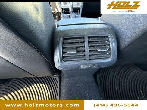 Used 2016 Volkswagen Golf Limited Edition image 22