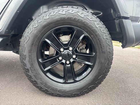 Used 2021 Jeep Wrangler Unlimited Sahara image 32