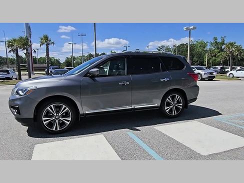 Used 2020 Nissan Pathfinder Platinum image 25