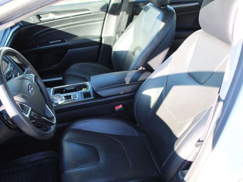 Used 2019 Ford Fusion Titanium image 6